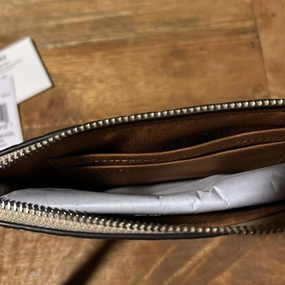 Coach Zip Leather Floral Wristlet BNWT BEAUTIFUL - Picture 5 of 10